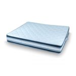 מיטה זוגית מעוצבת בריפוד בד עם רגלי עץ FIONA ברדקס BRADEX